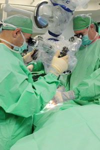 cales, cadres et coussins de têtière pour la neurochirurgie